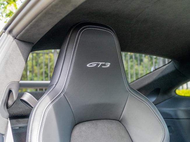 PORSCHE 911 Photo 13