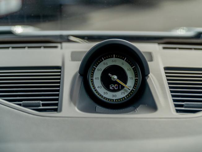 PORSCHE 911 Photo 15