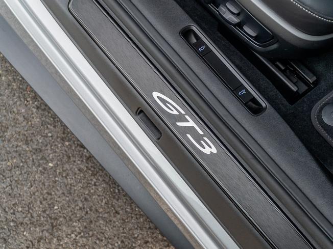 PORSCHE 911 Photo 32