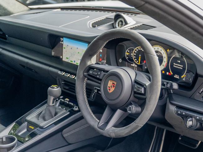 PORSCHE 911 Photo 8