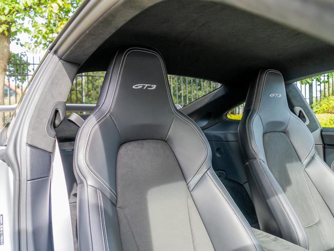 PORSCHE 911 Photo 9