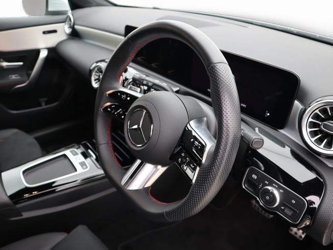 MERCEDES-BENZ A Class Photo 12