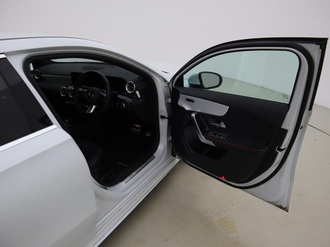 MERCEDES-BENZ A Class Photo 17