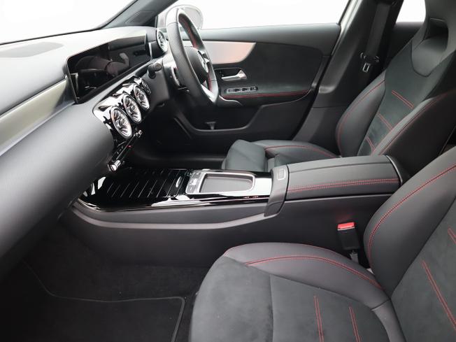 MERCEDES-BENZ A Class Photo 22