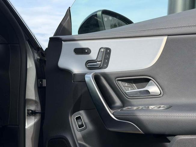 MERCEDES-BENZ CLA Class Photo 20