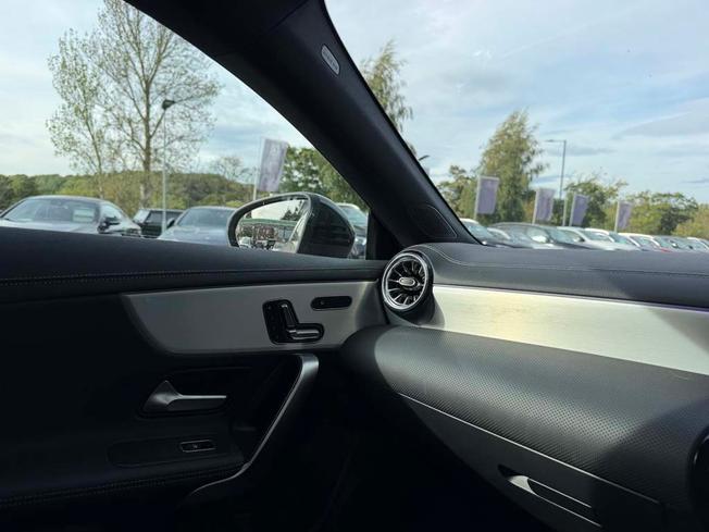 MERCEDES-BENZ CLA Class Photo 31