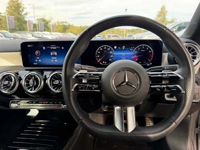 MERCEDES-BENZ CLA Class Photo 4