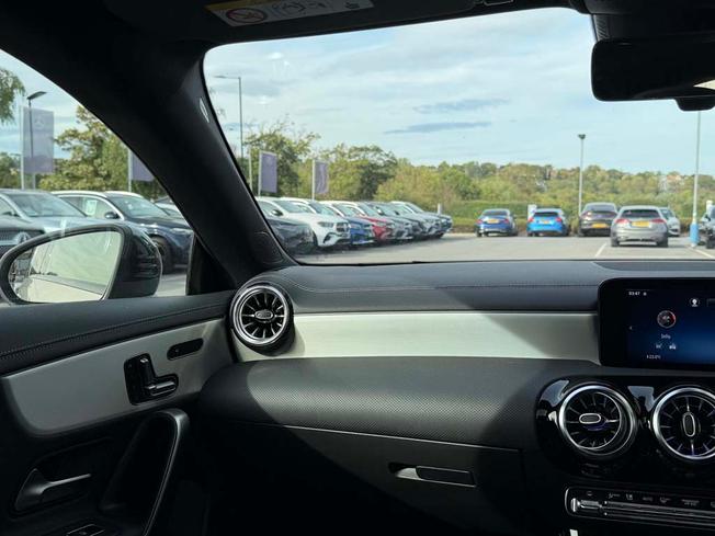MERCEDES-BENZ CLA Class Photo 42