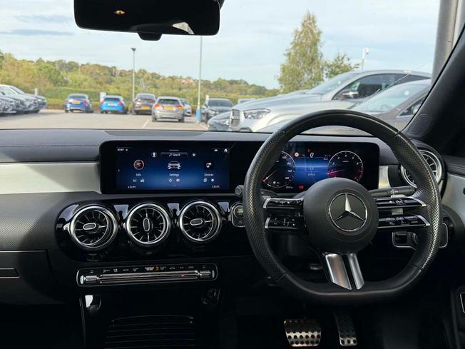 MERCEDES-BENZ CLA Class Photo 5
