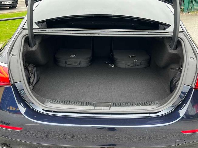 MERCEDES-BENZ E Class Photo 9
