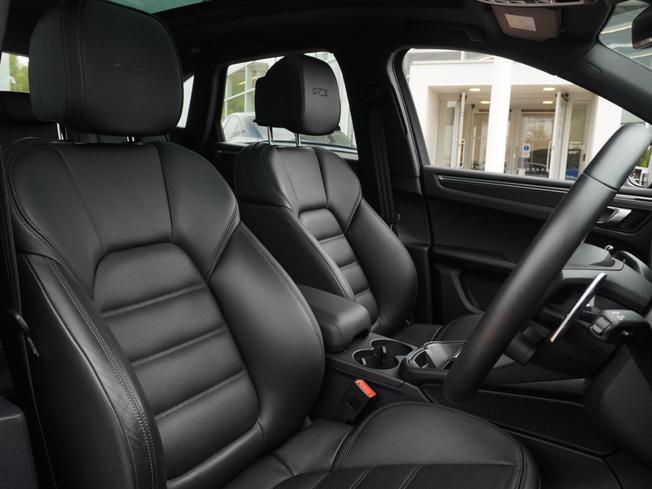 PORSCHE Macan Photo 10