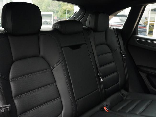 PORSCHE Macan Photo 13