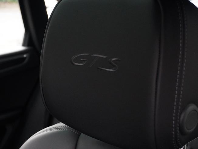 PORSCHE Macan Photo 16
