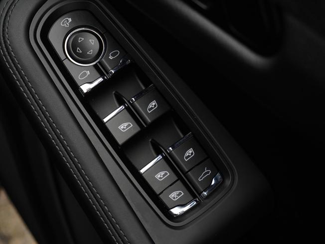 PORSCHE Macan Photo 33