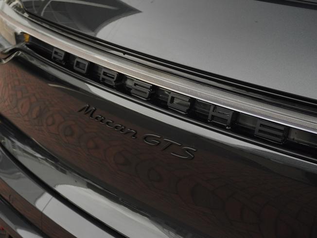 PORSCHE Macan Photo 39