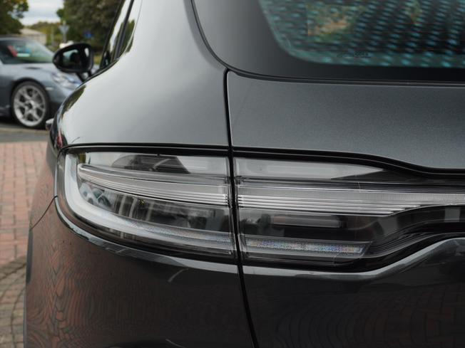PORSCHE Macan Photo 40
