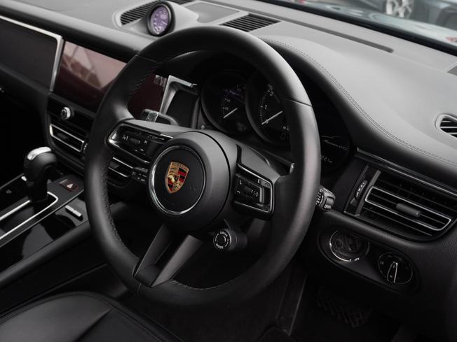 PORSCHE Macan Photo 8