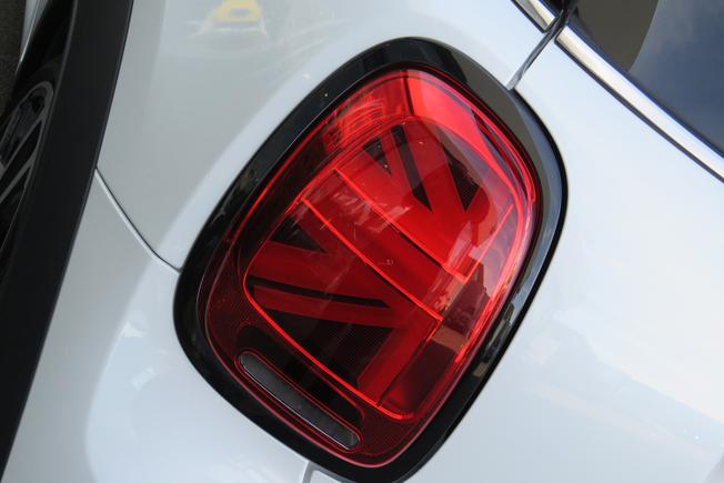 MINI Hatch Photo 11