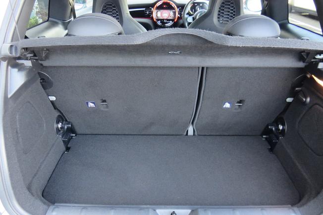 MINI Hatch Photo 12