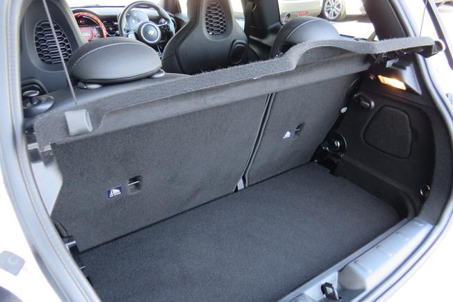 MINI Hatch Photo 13