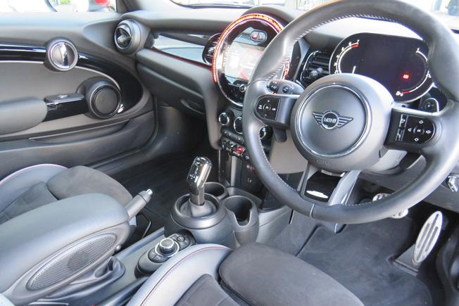 MINI Hatch Photo 14