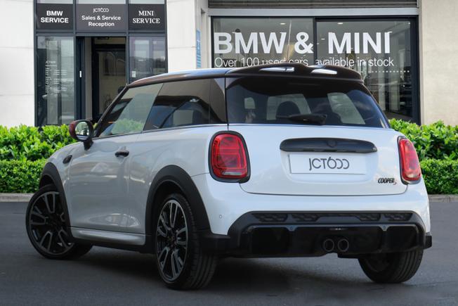 MINI Hatch Photo 2