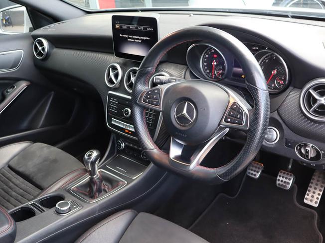 MERCEDES-BENZ A Class Photo 11