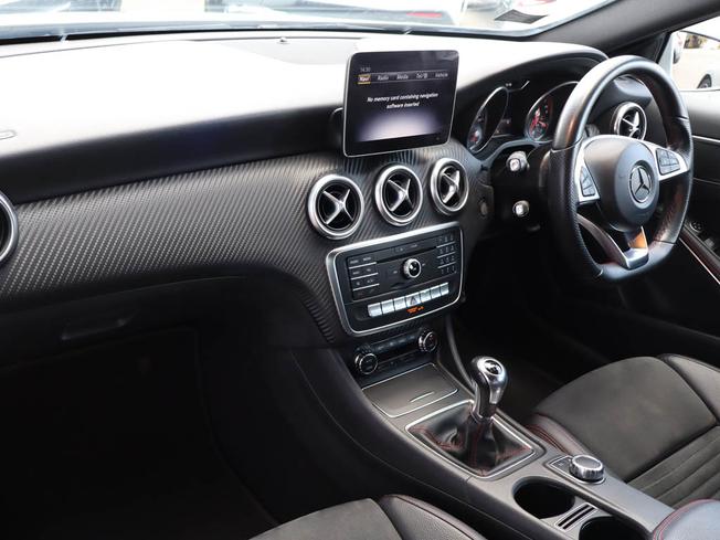 MERCEDES-BENZ A Class Photo 3