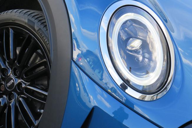MINI Hatch Photo 6