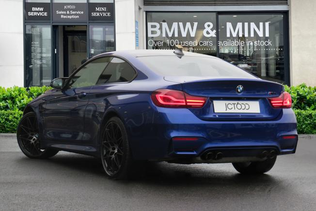 BMW M4 Photo 2