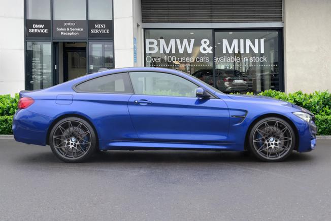 BMW M4 Photo 3