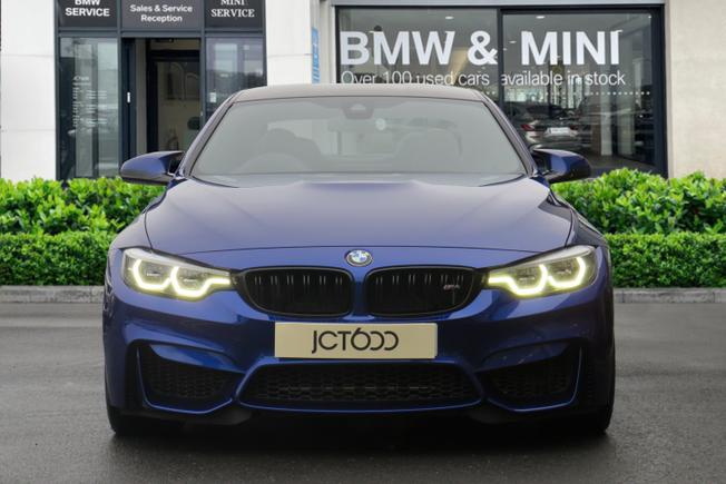 BMW M4 Photo 4