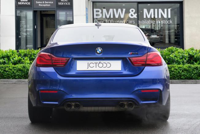 BMW M4 Photo 5