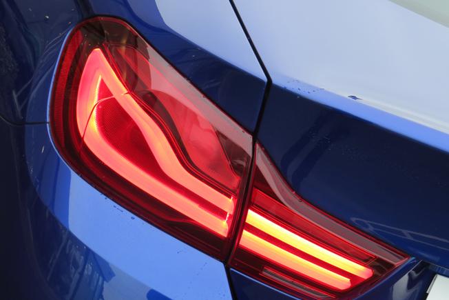 BMW M4 Photo 8