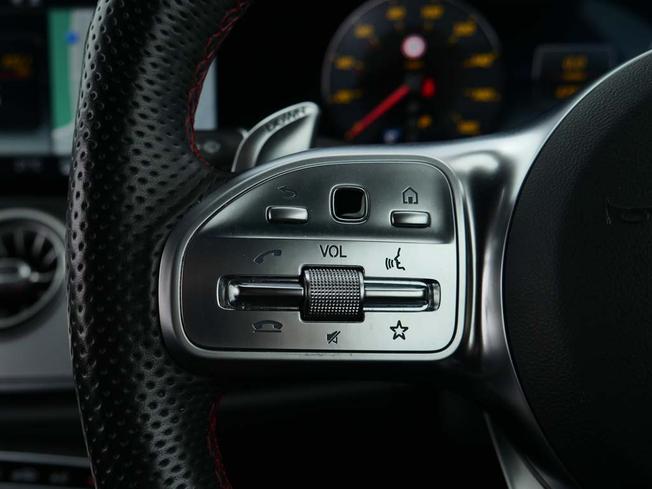 MERCEDES-BENZ E Class Photo 12