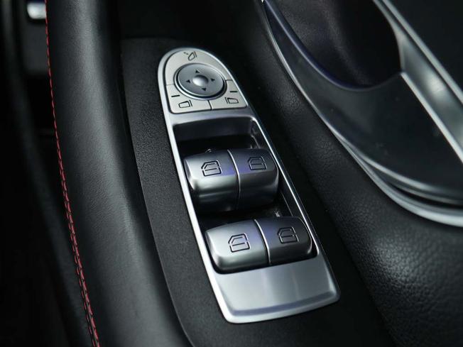 MERCEDES-BENZ E Class Photo 18