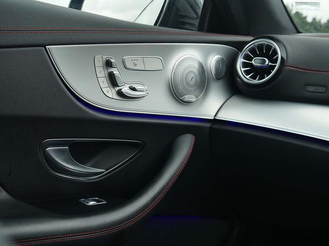MERCEDES-BENZ E Class Photo 26