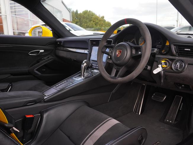 PORSCHE 911 Photo 10
