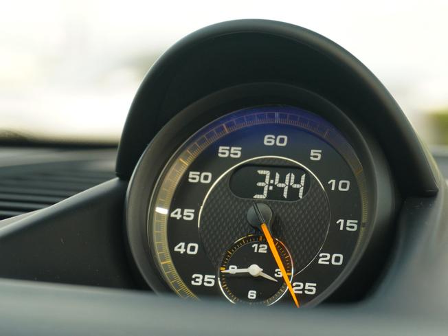 PORSCHE 911 Photo 17