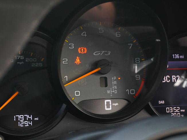 PORSCHE 911 Photo 18