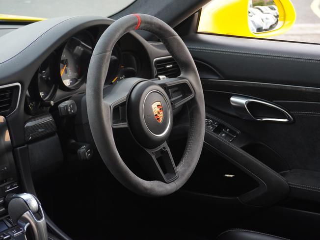 PORSCHE 911 Photo 9
