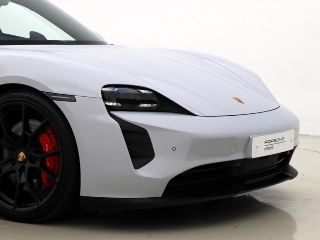 PORSCHE Taycan Photo 10
