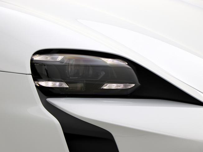PORSCHE Taycan Photo 12