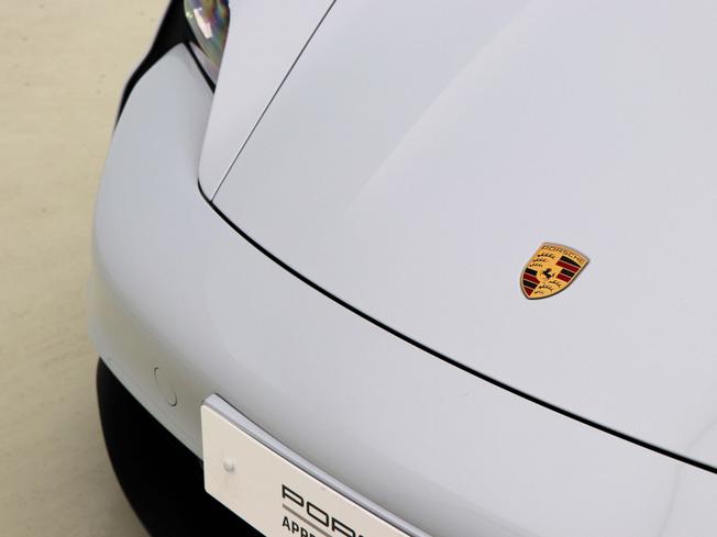 PORSCHE Taycan Photo 13