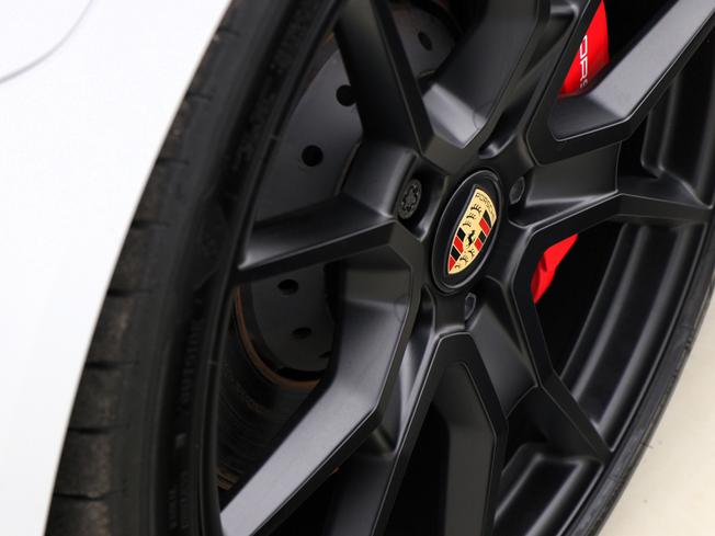 PORSCHE Taycan Photo 14