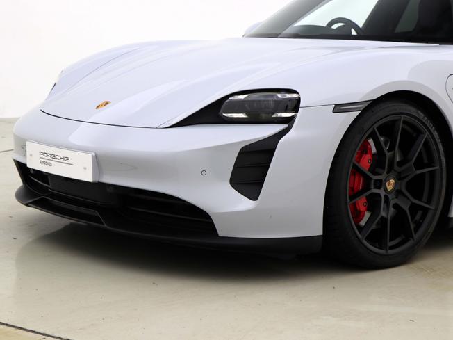 PORSCHE Taycan Photo 15