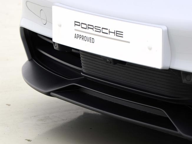 PORSCHE Taycan Photo 16