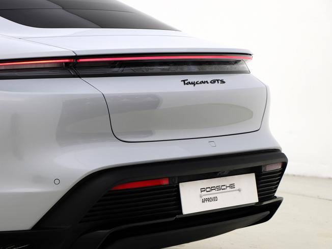 PORSCHE Taycan Photo 18