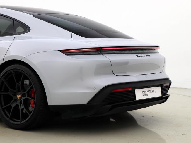 PORSCHE Taycan Photo 19