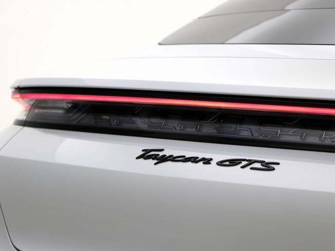 PORSCHE Taycan Photo 20